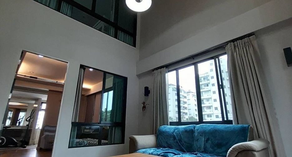 For sale and for rent 3 bedrooms townhouse in Khlong Toei, Bangkok