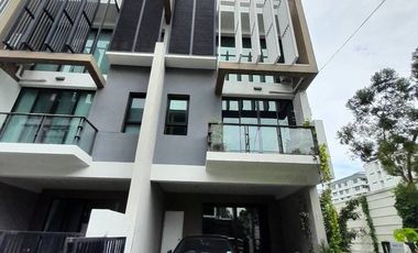 出售 和 出租 3 卧室 联排别墅 在 Khlong Toei, 曼谷