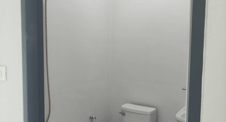 À vendre 2 chambres maison de ville à Si Racha, Chonburi