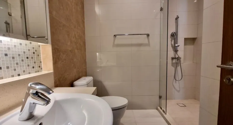 For rent 3 bedrooms condo in Khlong Toei, Bangkok