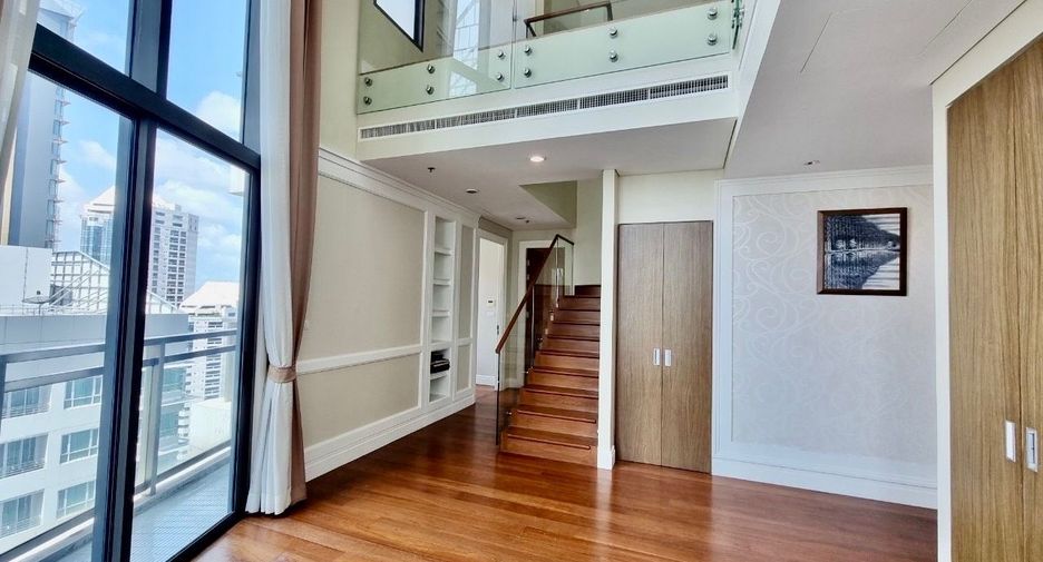 For rent 3 bedrooms condo in Khlong Toei, Bangkok