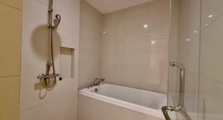 For rent 3 bedrooms condo in Khlong Toei, Bangkok