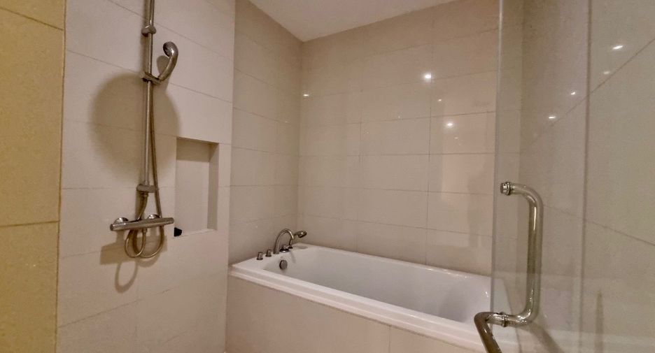 For rent 3 bedrooms condo in Khlong Toei, Bangkok
