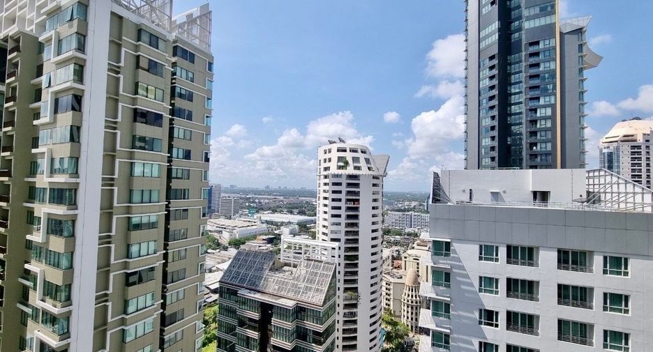 For rent 3 bedrooms condo in Khlong Toei, Bangkok