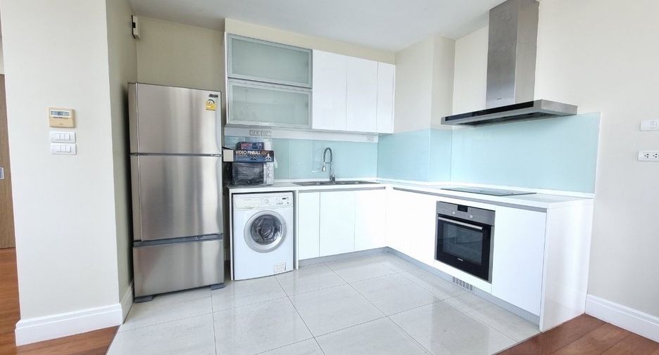 For rent 3 bedrooms condo in Khlong Toei, Bangkok
