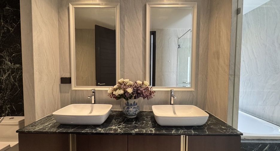 For sale 2 bedrooms condo in Watthana, Bangkok