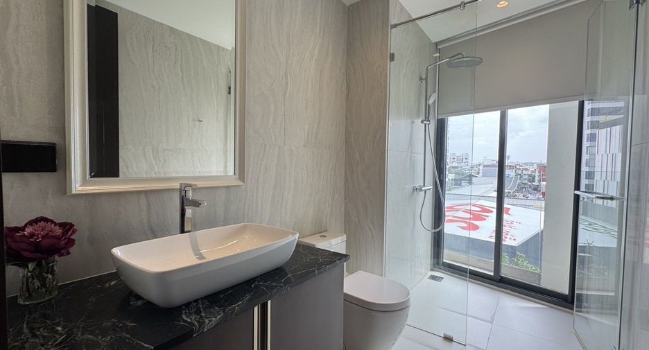 For sale 2 bedrooms condo in Watthana, Bangkok