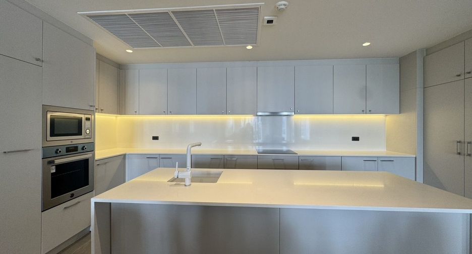 For sale 2 bedrooms condo in Watthana, Bangkok