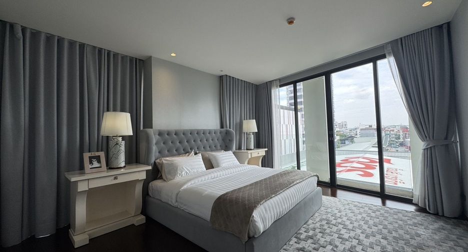For sale 2 bedrooms condo in Watthana, Bangkok