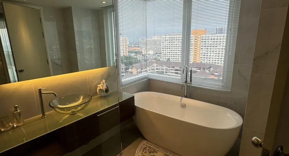 For sale 2 bedrooms condo in Bang Lamung, Chonburi