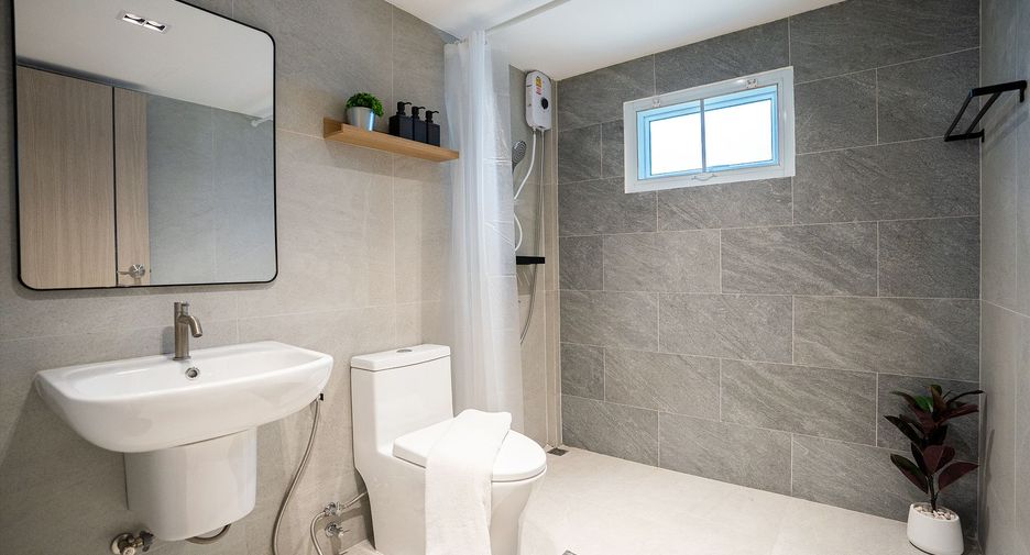 Haus zur Miete mit 3 Zimmer in Huai Khwang, Bangkok