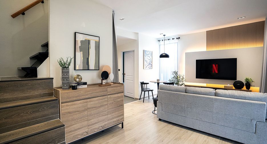 Haus zur Miete mit 3 Zimmer in Huai Khwang, Bangkok