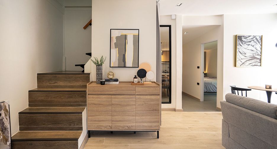 Haus zur Miete mit 3 Zimmer in Huai Khwang, Bangkok