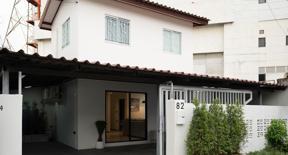 Haus zur Miete mit 3 Zimmer in Huai Khwang, Bangkok
