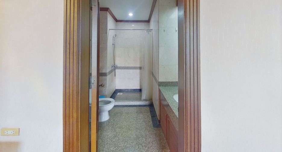 For sale and for rent 2 bedrooms condo in Watthana, Bangkok