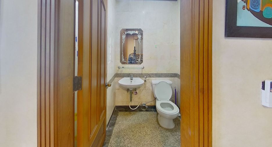 For sale and for rent 2 bedrooms condo in Watthana, Bangkok
