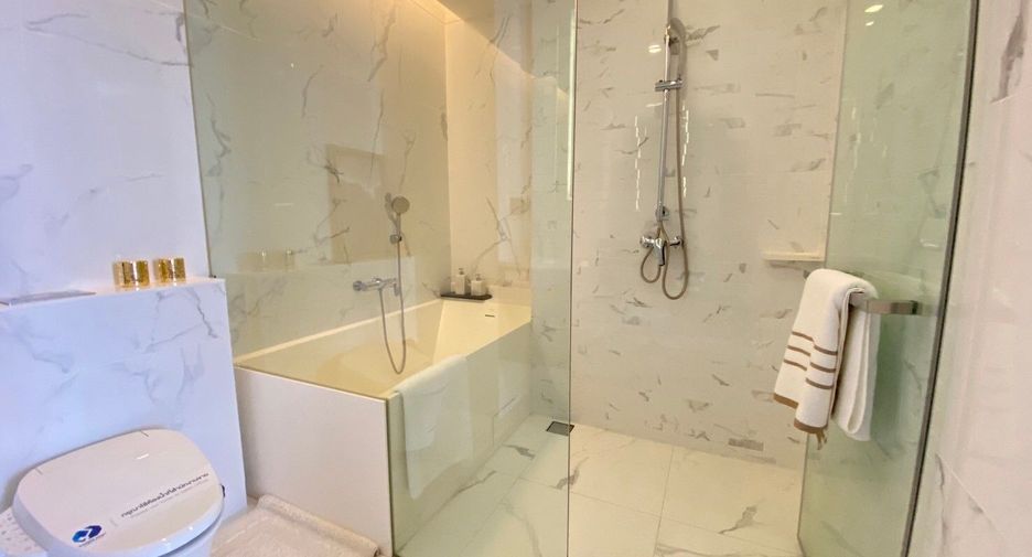 For sale 3 ベッドルーム condo in Khlong Toei, Bangkok