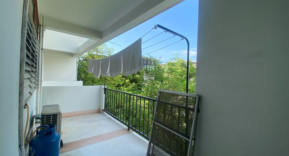 For rent 3 bedrooms apartment in Khlong Toei, Bangkok