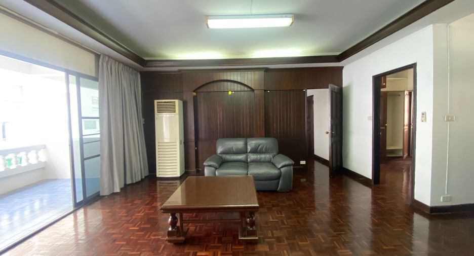 For rent 3 bedrooms apartment in Khlong Toei, Bangkok
