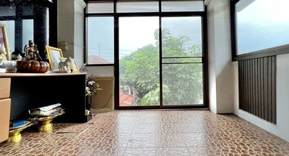 For sale 4 bedrooms house in Min Buri, Bangkok