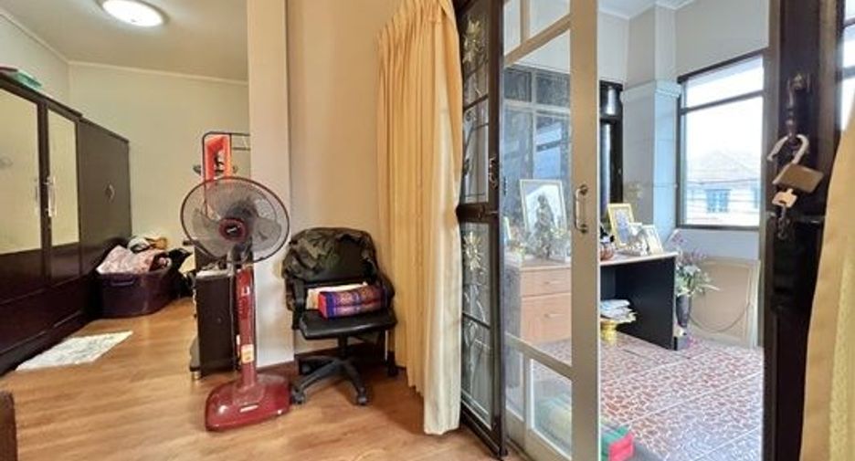 For sale 4 bedrooms house in Min Buri, Bangkok
