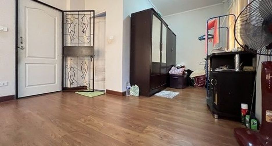 For sale 4 bedrooms house in Min Buri, Bangkok