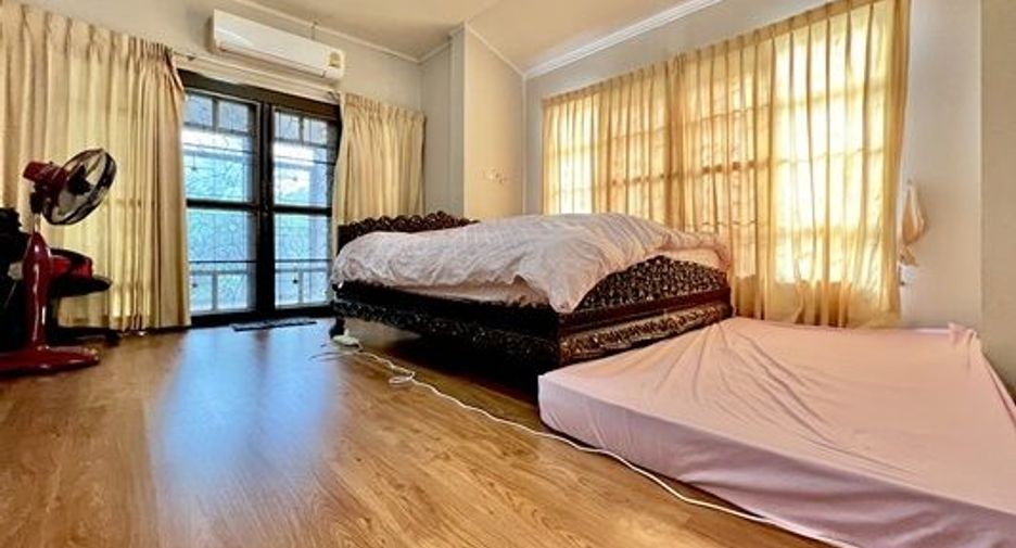 For sale 4 bedrooms house in Min Buri, Bangkok