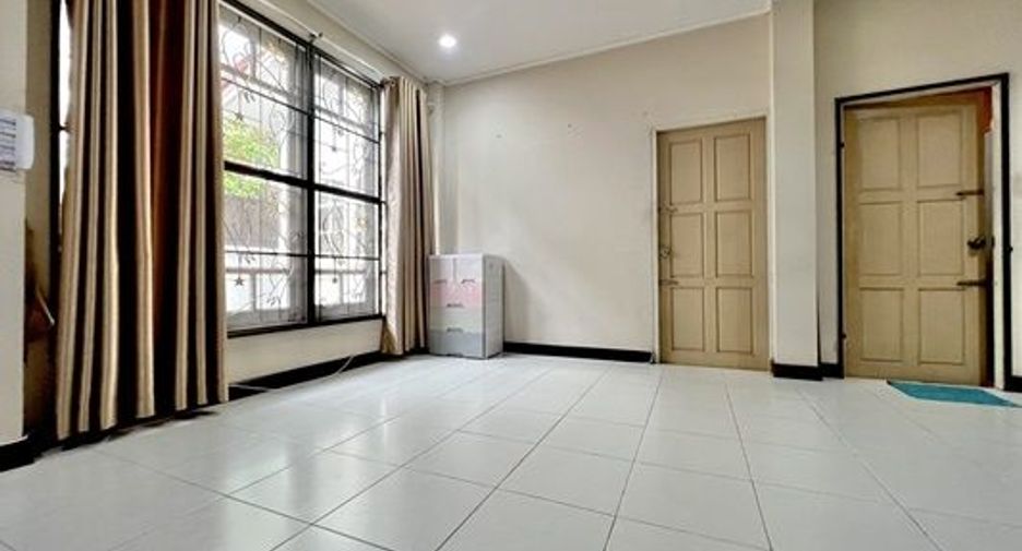 For sale 4 bedrooms house in Min Buri, Bangkok