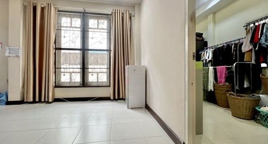 For sale 4 bedrooms house in Min Buri, Bangkok