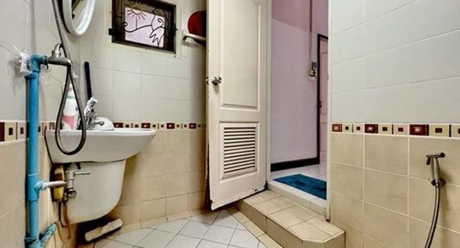 For sale 4 bedrooms house in Min Buri, Bangkok