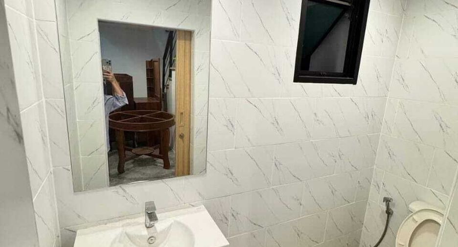For sale 3 bedrooms townhouse in Lat Phrao, Bangkok