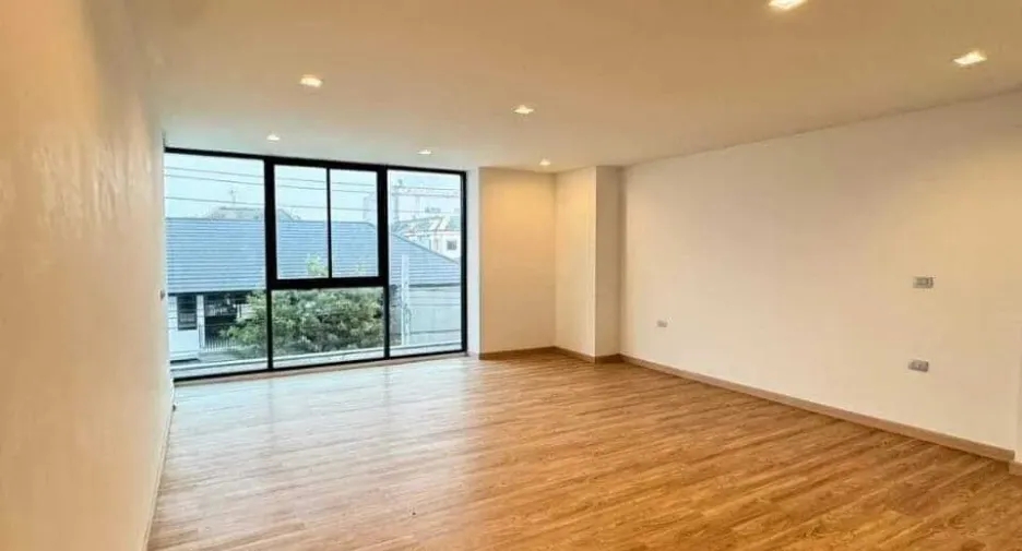 For sale 3 bedrooms townhouse in Lat Phrao, Bangkok