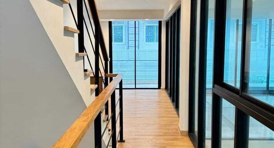 For sale 3 bedrooms townhouse in Lat Phrao, Bangkok