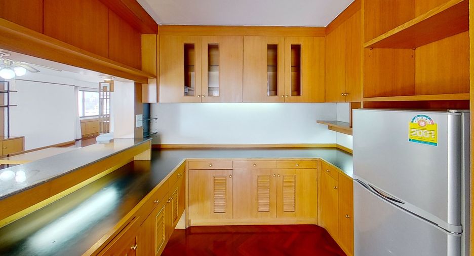 For rent 3 bedrooms condo in Watthana, Bangkok