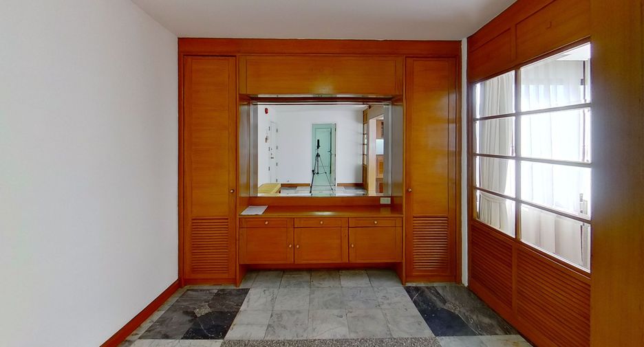 For rent 3 bedrooms condo in Watthana, Bangkok