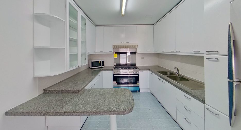 For rent 3 bedrooms condo in Watthana, Bangkok