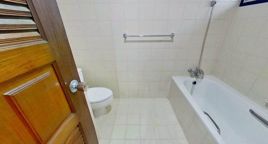 For sale and for rent 3 bedrooms condo in Watthana, Bangkok