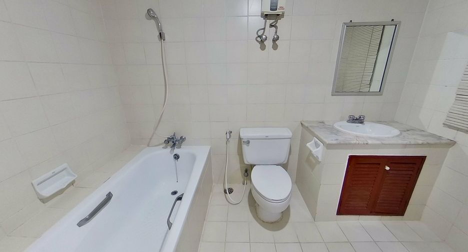 For sale and for rent 3 bedrooms condo in Watthana, Bangkok