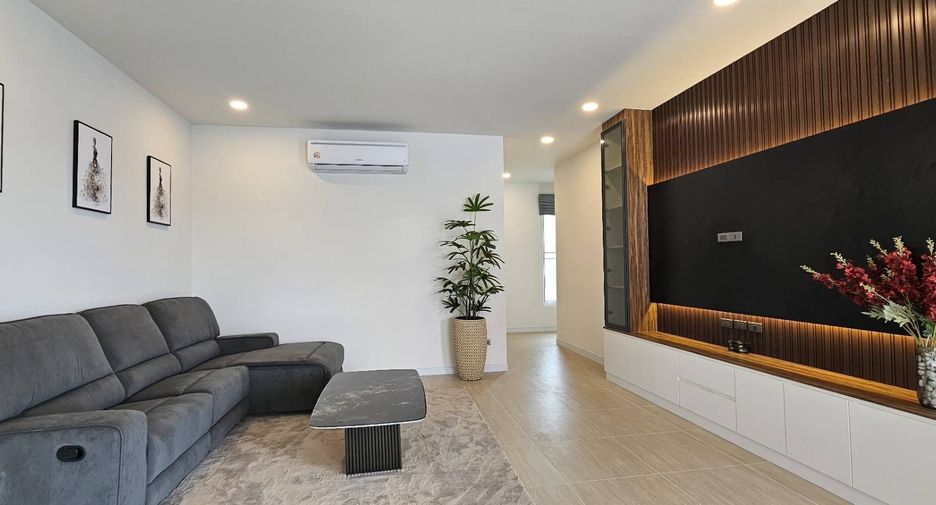 For sale 4 bedrooms villa in Hua Hin, Prachuap Khiri Khan