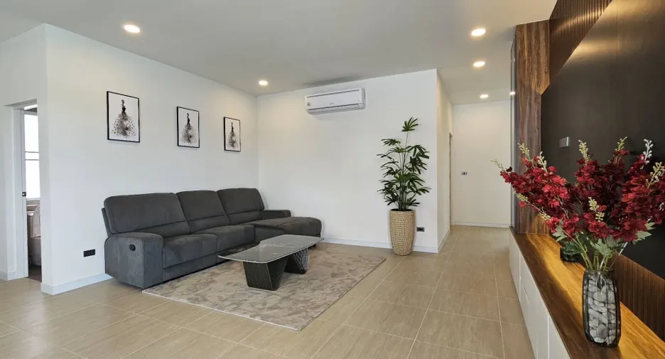 For sale 4 bedrooms villa in Hua Hin, Prachuap Khiri Khan