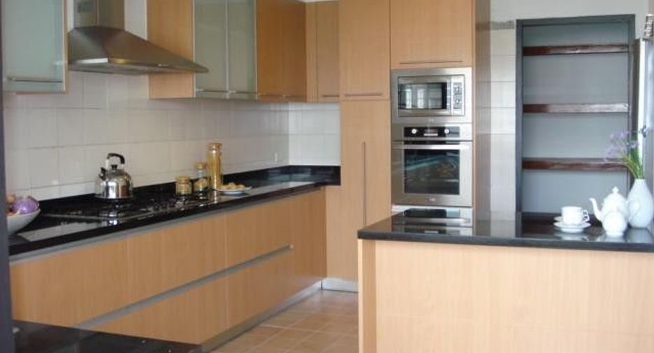 For rent 3 bedrooms condo in Watthana, Bangkok