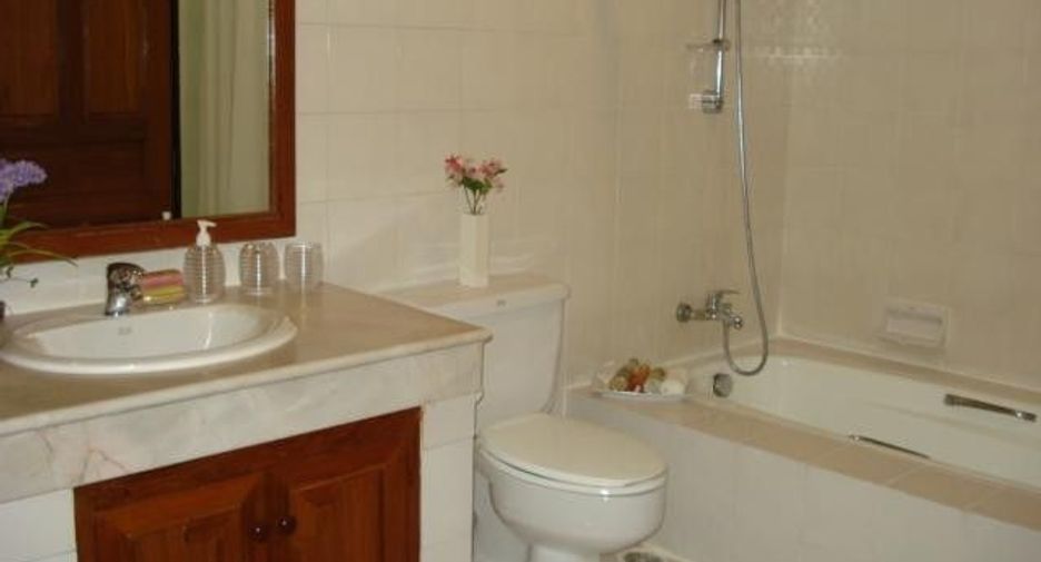 For rent 3 bedrooms condo in Watthana, Bangkok