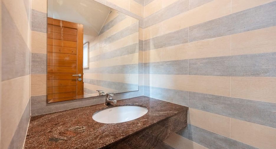 For sale 4 bedrooms villa in Bang Lamung, Chonburi