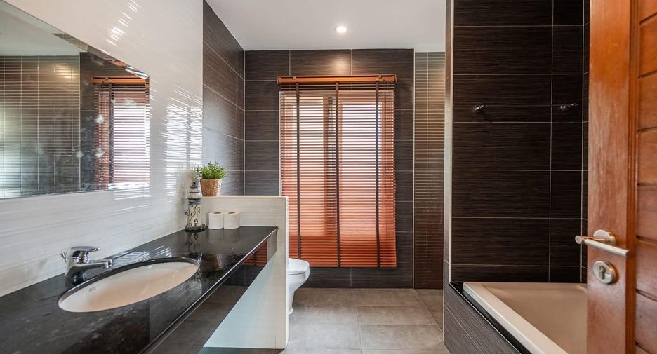For sale 4 bedrooms villa in Bang Lamung, Chonburi
