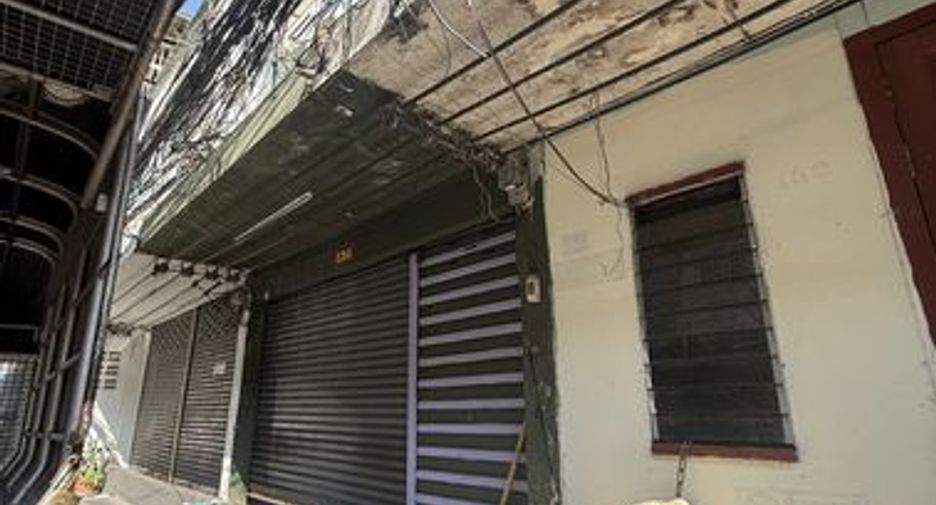 For sale 6 bedrooms retail Space in Watthana, Bangkok