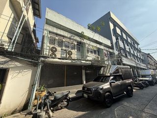 For sale 6 bedrooms retail Space in Watthana, Bangkok