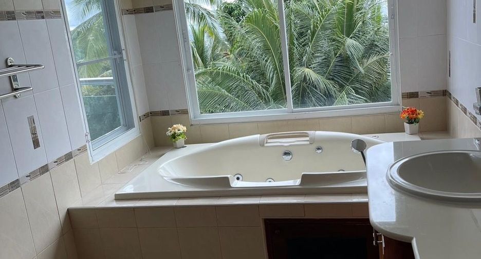 À louer 3 chambres appartement à Mueang Phuket, Phuket