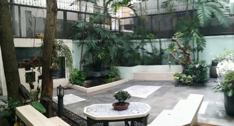 For sale 6 bedrooms house in Khlong Toei, Bangkok