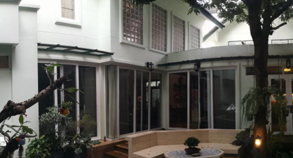 For sale 6 bedrooms house in Khlong Toei, Bangkok