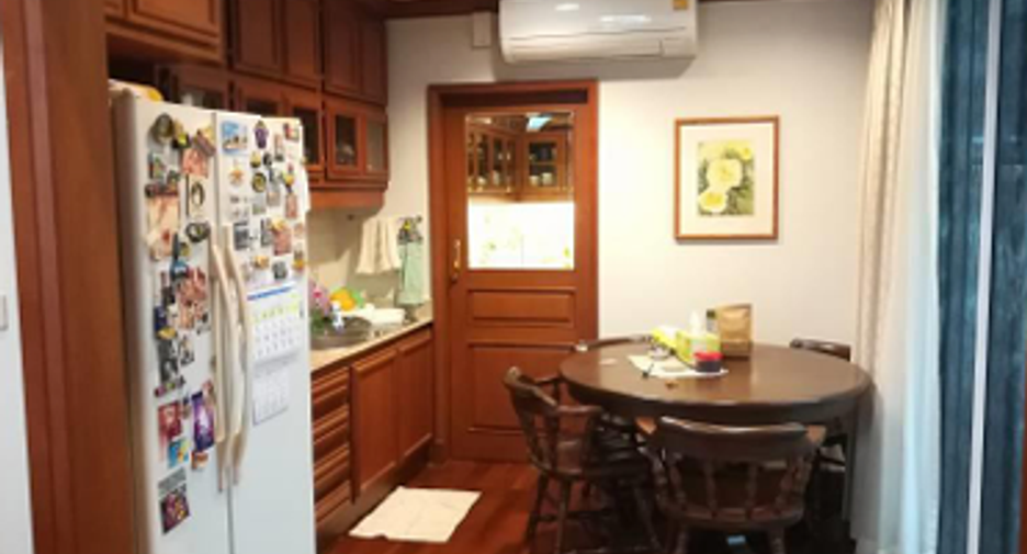 For sale 6 bedrooms house in Khlong Toei, Bangkok